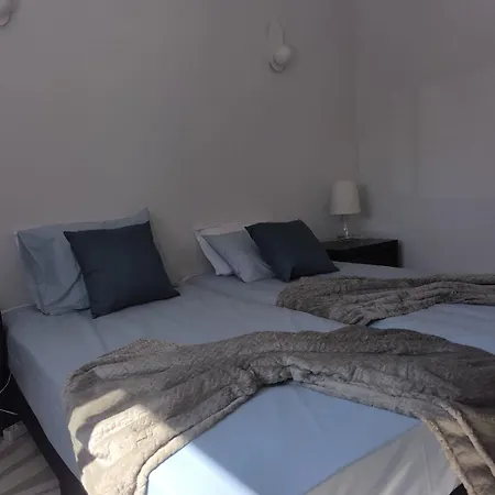 46 Steps To Beautiful In Center Apartamento